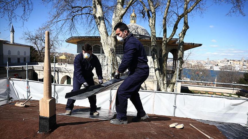 Topkapı Sarayı'nın çatısındaki kurşun levhalar yenileniyor