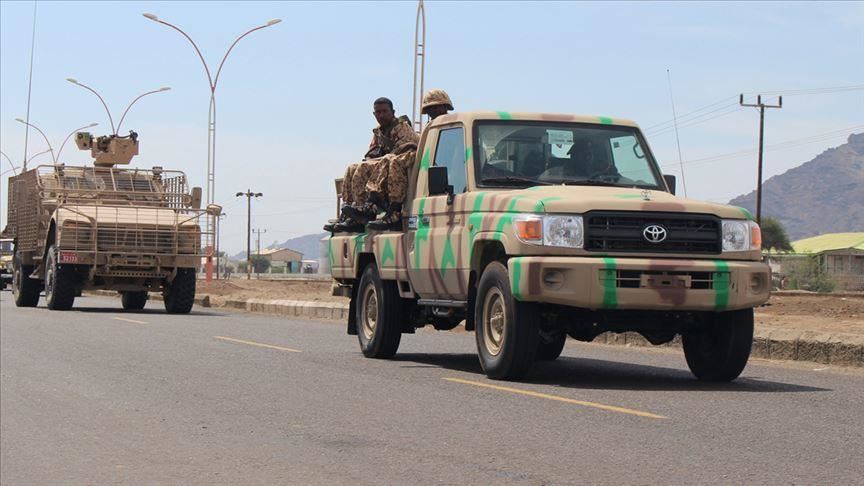 Yemeni army seizes military points from Houthis