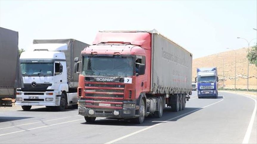 1700 شاحنة مساعدات عبرت حدود تركيا إلى سوريا في مايو 