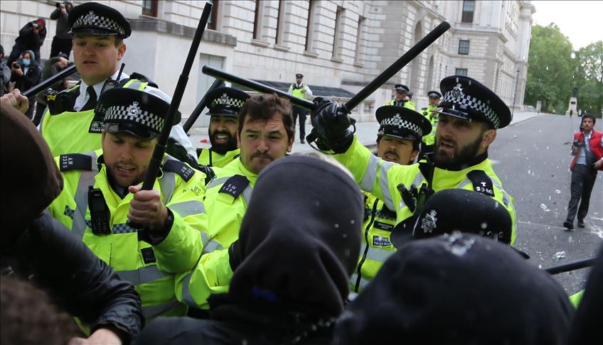 UK: Top chief urges police to stand against racism