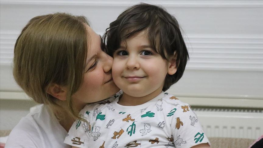 ilik nakliyle hayata tutunan cocuk kovid 19 u da yendi