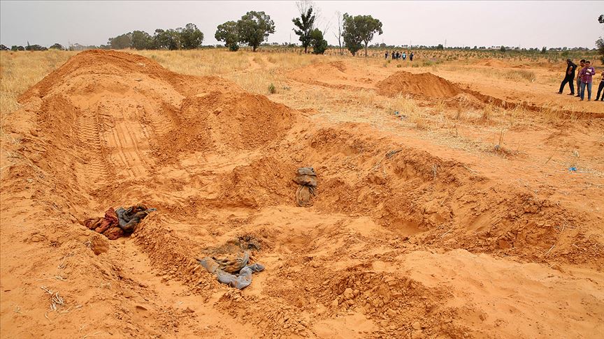 Libya'da Hafter milislerinden kurtarılan Terhune'de toplu mezarlar ortaya çıkıyor 