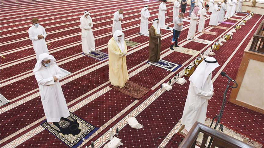 Kuwait holds 1st Friday prayer after virus lockdown