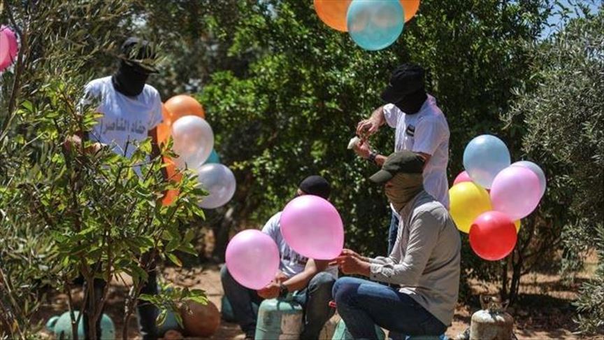 Gazans resume flying incendiary balloons to Israel