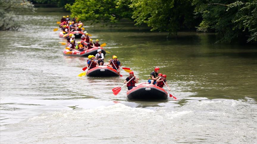 Maceraseverler Melen Çayı'na akın etti