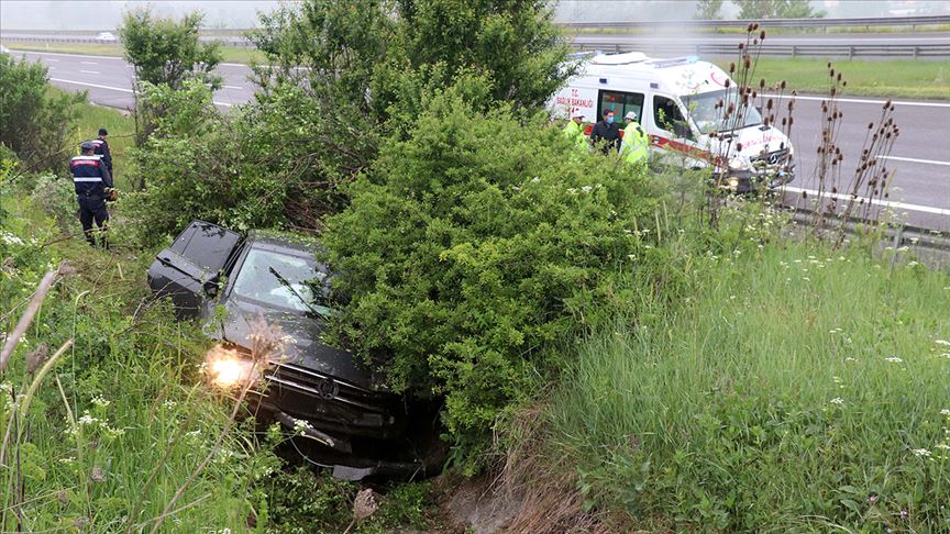 Otoyoldan çıkan cip ağaçların arasında girdi: 2'si çocuk 6 yaralı