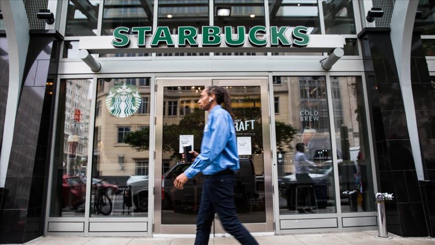 Starbucks permitió a sus empleados usar prendas en apoyo a Black Lives Matter