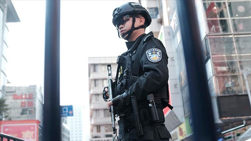 Multimillonario chino He Xiangjian se salva de ser secuestrado saltando a un río