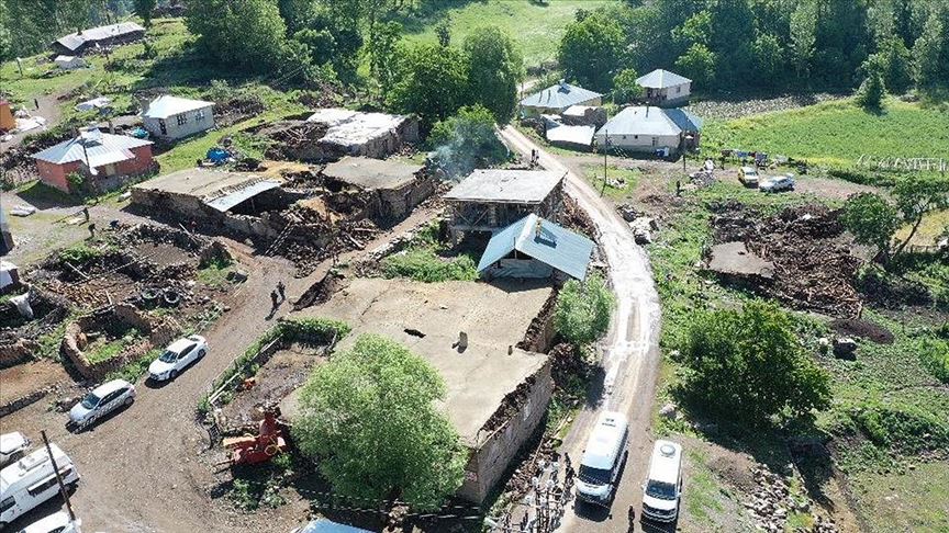Depremin vurduğu Elmalı köyündeki hasar drone ile görüntülendi