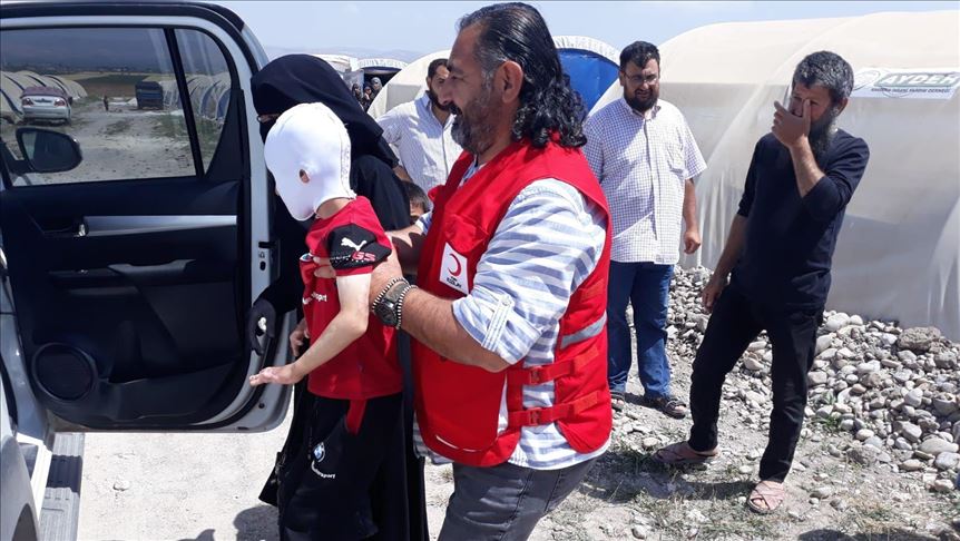 Niño sirio herido en campamento de refugiados recibirá tratamiento en Turquía