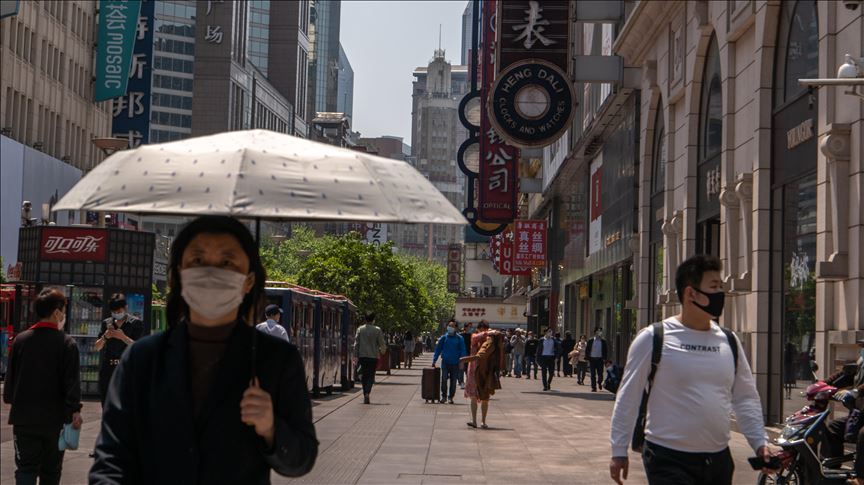 China extends lockdown to more areas in Beijing