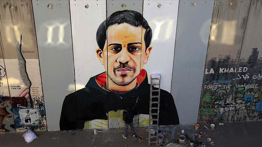 Filistinli ressam Utanç Duvarı'na Floyd'dan sonra şehit İyad Hallak'ı da resmetti