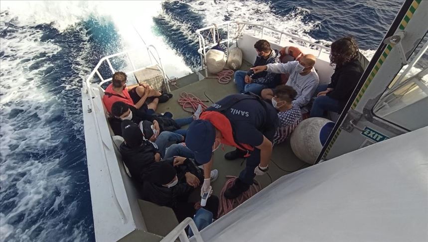 Turkish coast guard rescues 10 asylum seekers