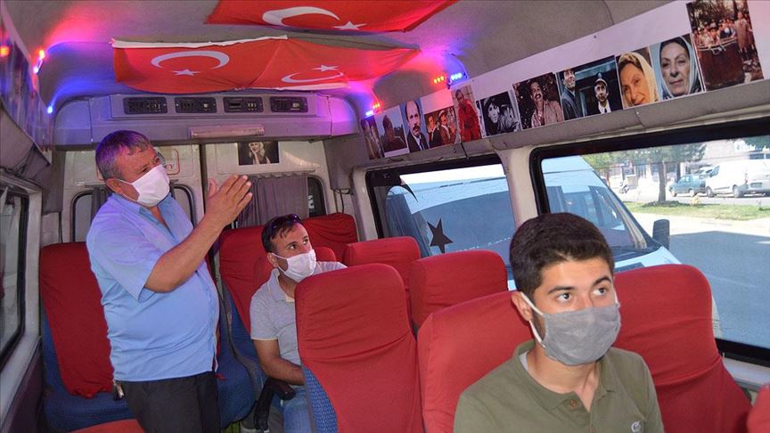 Yeşilçam sanatçılarının fotoğraflarıyla donatılmış minibüs ilgi görüyor