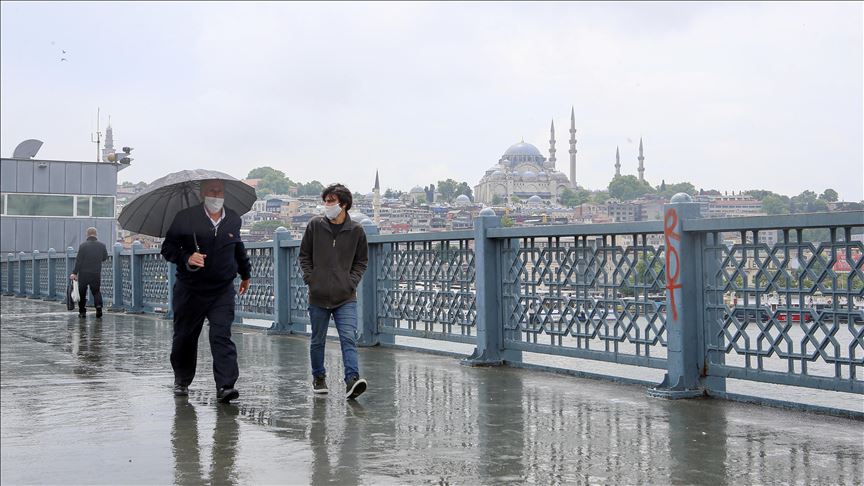 İstanbul, Ankara ve Bursa'da açık alanlarda maske zorunluluğu getirildi