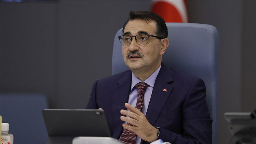 Bakan Dönmez: Hedefimiz Türkiye'de çatı denildiğinde akla ilk gelen şeyin güneş paneli olması