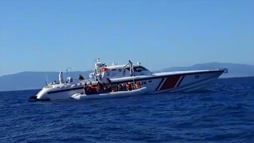 Turqi, roja bregdetare turke shpëton gomonen me 29 refugjatë