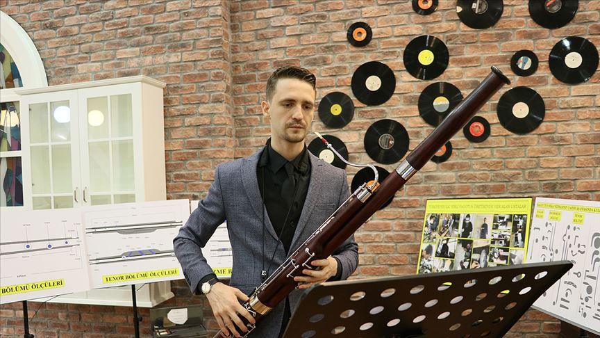 Ukraynalı müzisyen Türk ustaların yaptığı parçalarla 'fagot' üretti