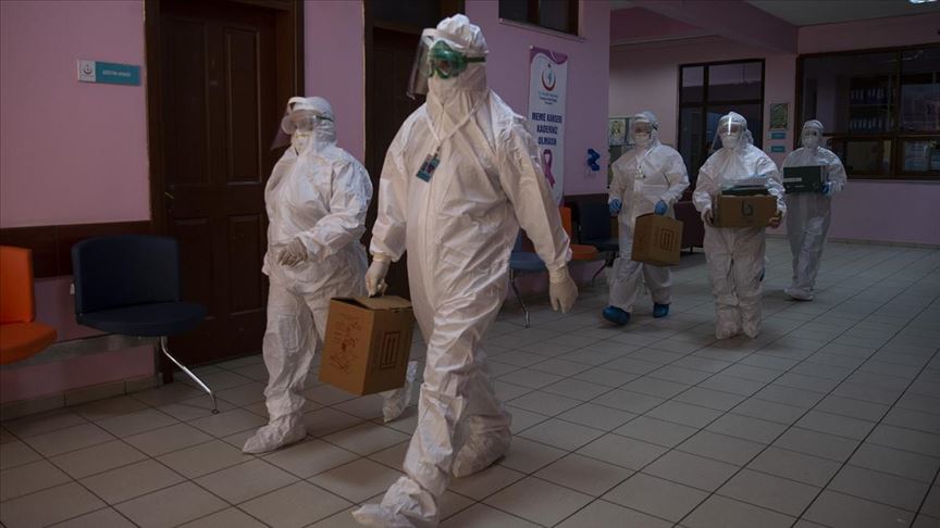 Sağlıkçılar Kovid-19 ile inanç ve azimle mücadele ediyor