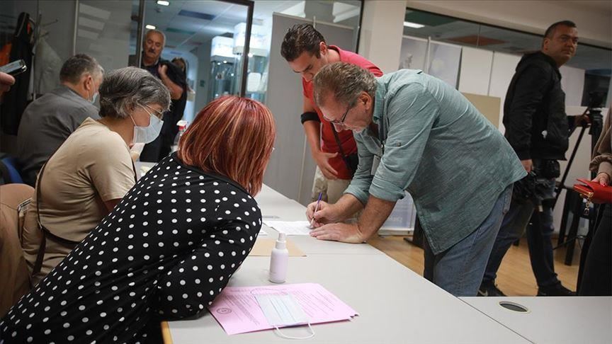 Serbians start voting in general, local polls