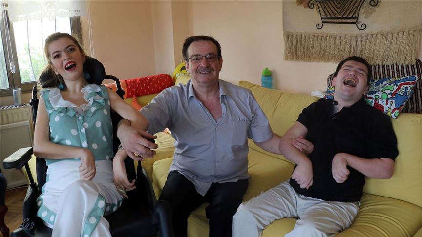 Fedakar Baba Ugrunda Hayatini Degistirdigi Engelli Cocuklari Icin 31 Yildir Emek Veriyor