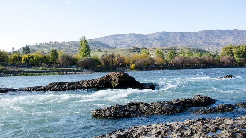 8 students drown in China river