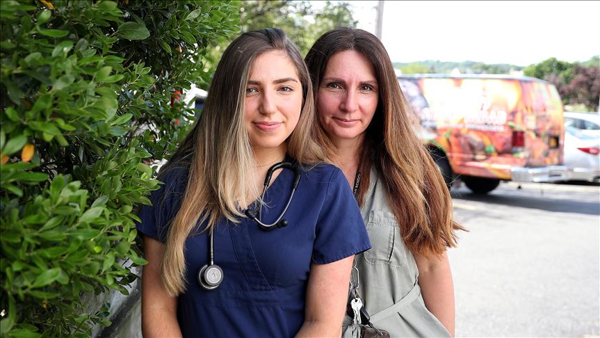 New York'ta hemşirelik yapan Türk anne ve kız, Kovid-19 sürecinde yaşadıkları zorlukları anlattı