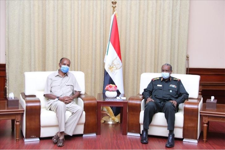الرئيس الأريتري يبحث في السودان جهود إرساء السلام بالمنطقة