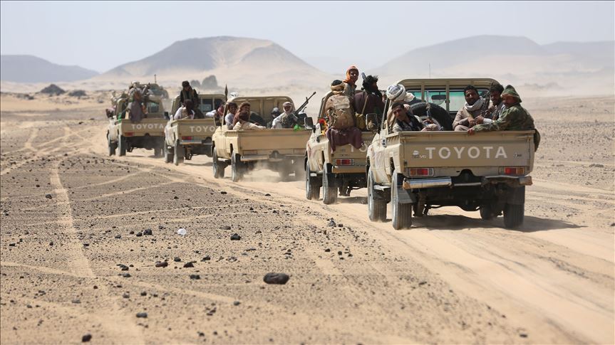 Yemeni army surrounds town under Houthi control