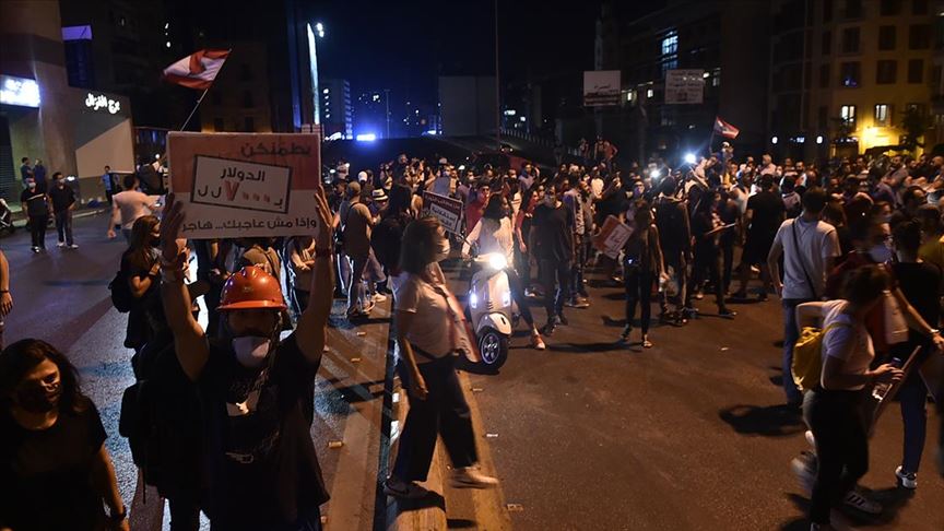 Lübnan'da ekonomik kriz karşıtı eylemler sürüyor