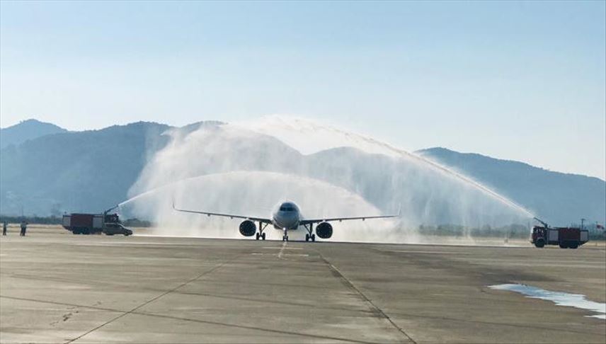 Milas Bodrum Havalimani Na Almanya Dan Gelen Ilk Ucak Su Taki Toreniyle Karsilandi