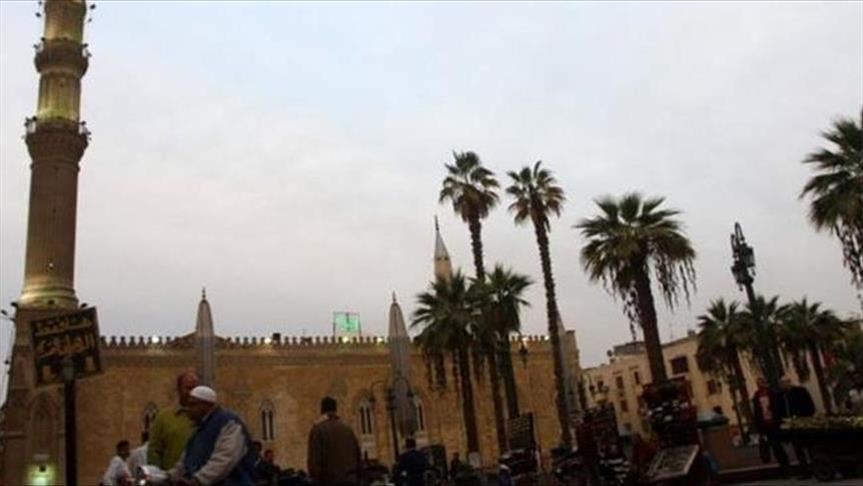 مصر.. المساجد تستقبل المصلين وكنائس تؤجل الفتح أسبوعين