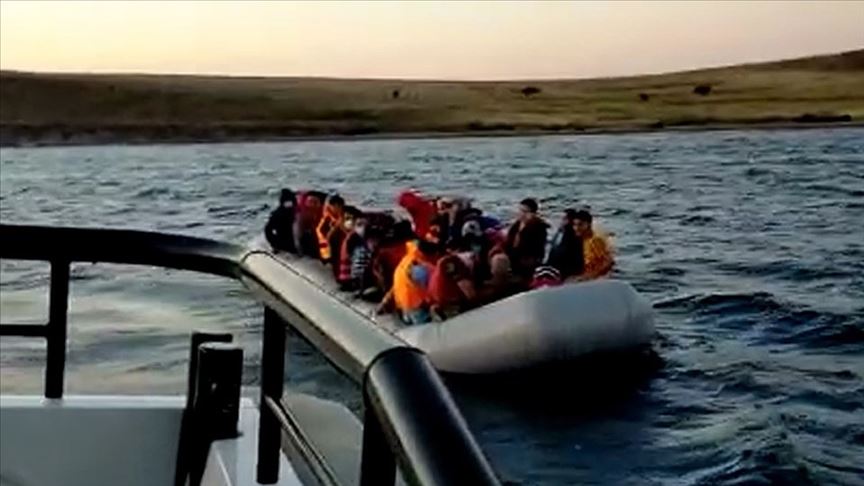 Türk karasularına geri itilen 64 sığınmacı kurtarıldı