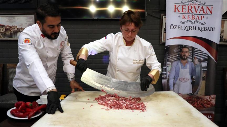 Rus yazar 'Adana kebabı'nın tescilli lezzetini ülkesine taşıyacak