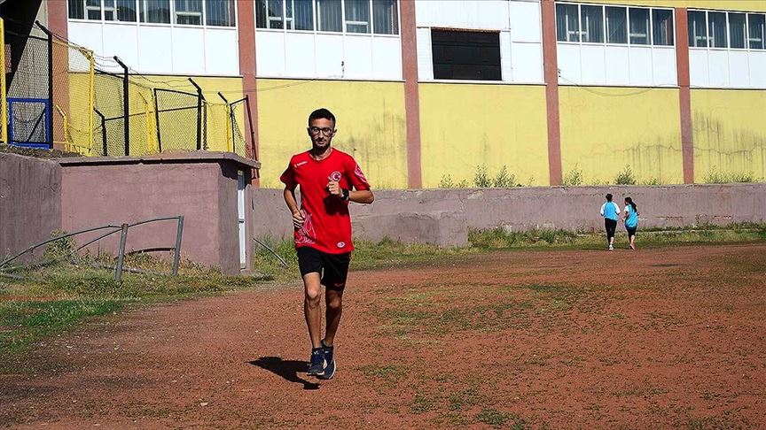 Her gün 20 kilometre koşarak olimpiyata hazırlanıyor