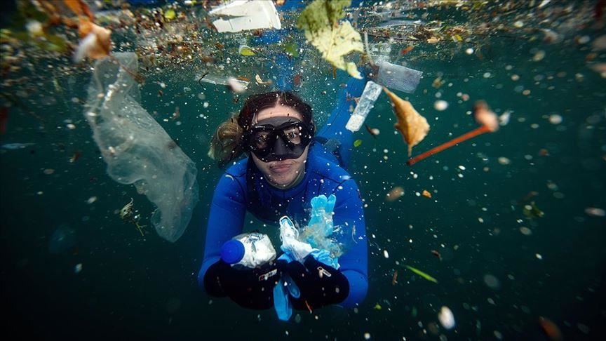 Turkish diver decries plastic pollution in Bosphorus