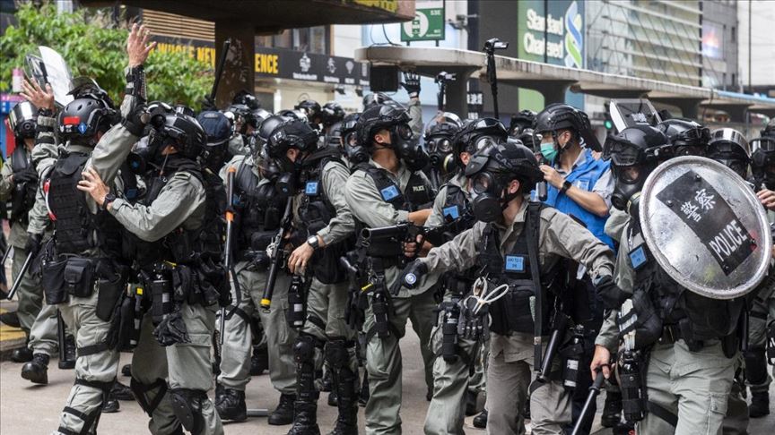 Policía arresta a decenas de manifestantes por protestar contra la nueva ley de seguridad de Hong Kong