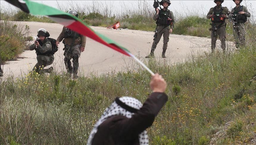 Palestinian protesters, Israeli army clash in West Bank