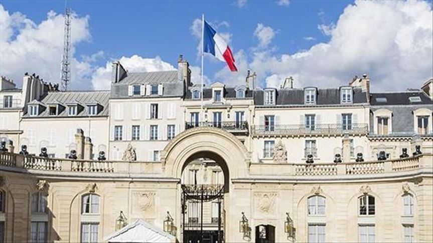 France: le nouveau Premier ministre cumule 5 mandats pour 200 mille euros