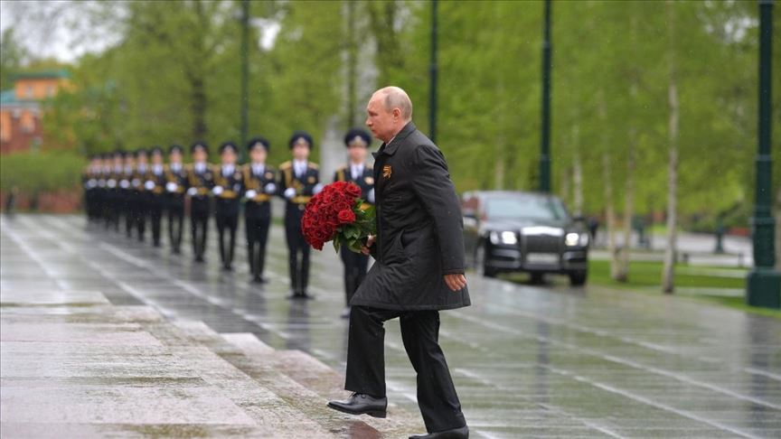 Putin firma ley que allana el camino para permanecer 16 años más en el poder