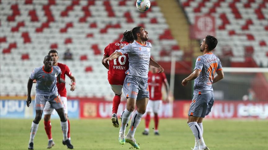 Medipol Başakşehir, Antalyaspor'un 11 maçlık yenilmezlik serisine son verdi