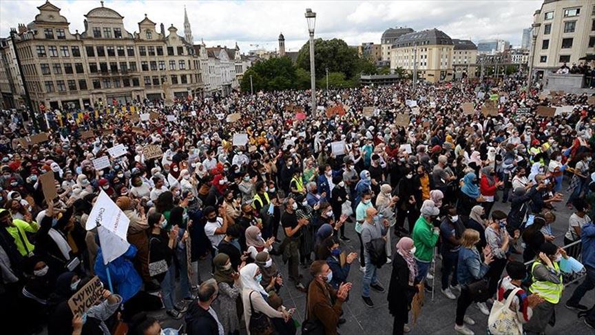 Belgian protest for headscarf rights at university