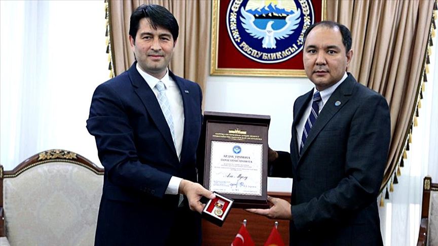 В Кыргызстане наградили представителя турецкого агентства ТИКА