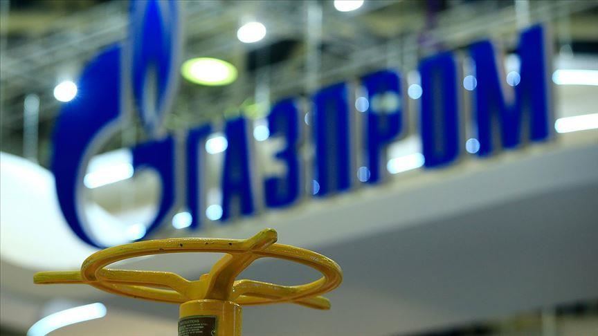 Доходы «Газпрома» снизились наполовину 