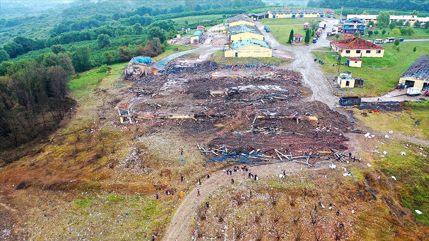 Sakarya'da havai fişek fabrikasındaki arama tarama çalışmaları yeniden başladı