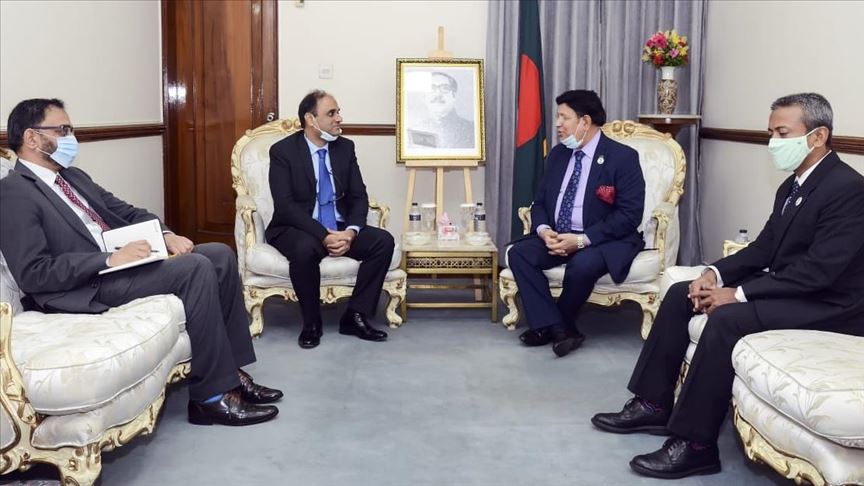 Pakistan, Bangladesh hold talks in possible thaw 