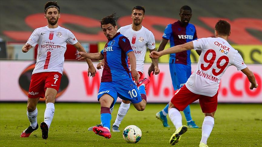 Trabzonspor liderlik yarışında yara aldı