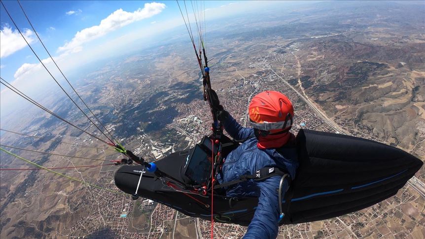 Turkish paraglider sails over 8 hours in trial flight