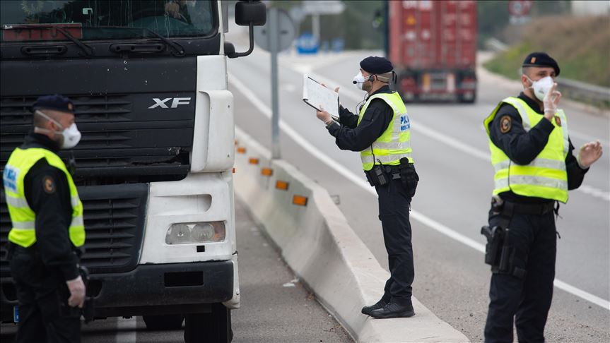 Cataluña hará obligatorio el uso de máscaras médicas en todos los espacios públicos