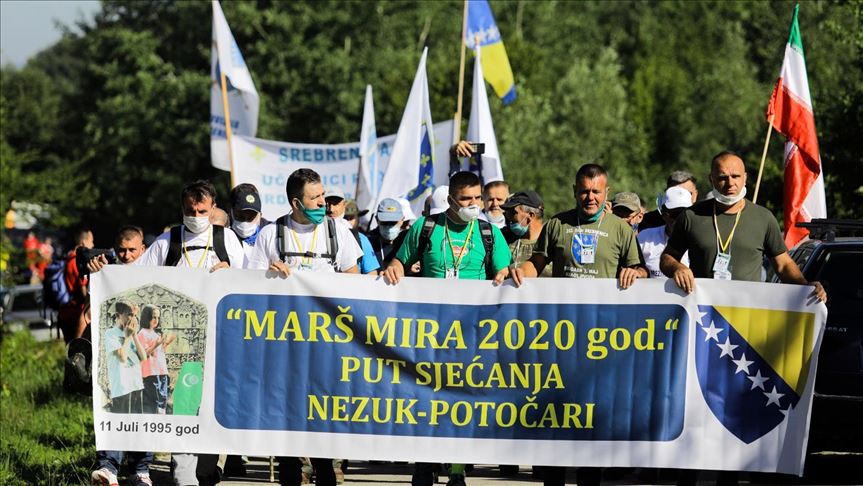 Krenuo "Marš mira": Preživjeli Srebreničani odaju počast ubijenim i sjećaju se "puta smrti"
